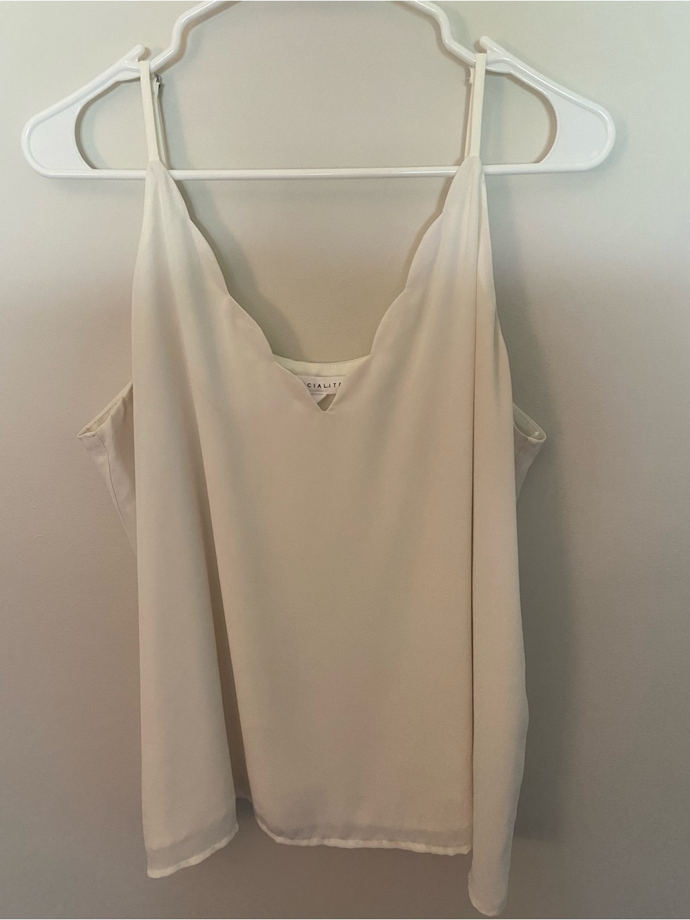 Socialite Scalloped V-Neck Camisole - Cream